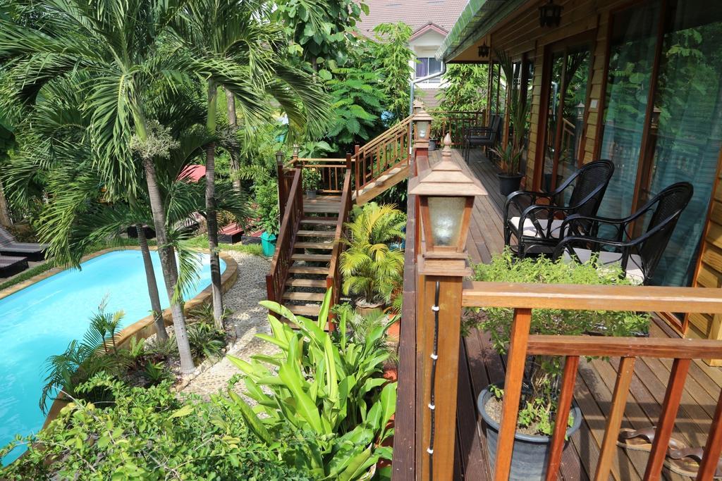 Liam'S Guesthouse Adults Only Chiang Mai Exteriör bild
